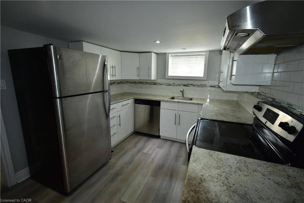 Burlington, ON L7R 3T1,2176 Queensway DR #2