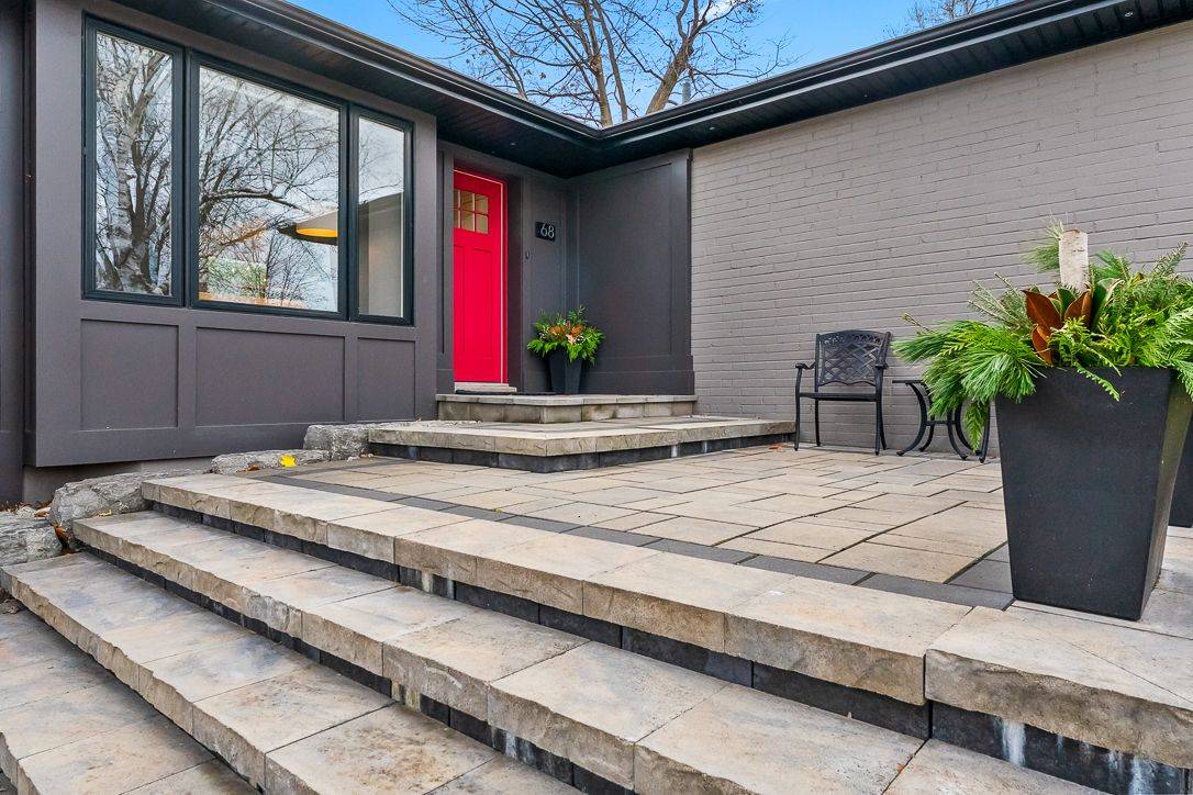 Oakville, ON L6K 2B4,68 Glenmanor DR N