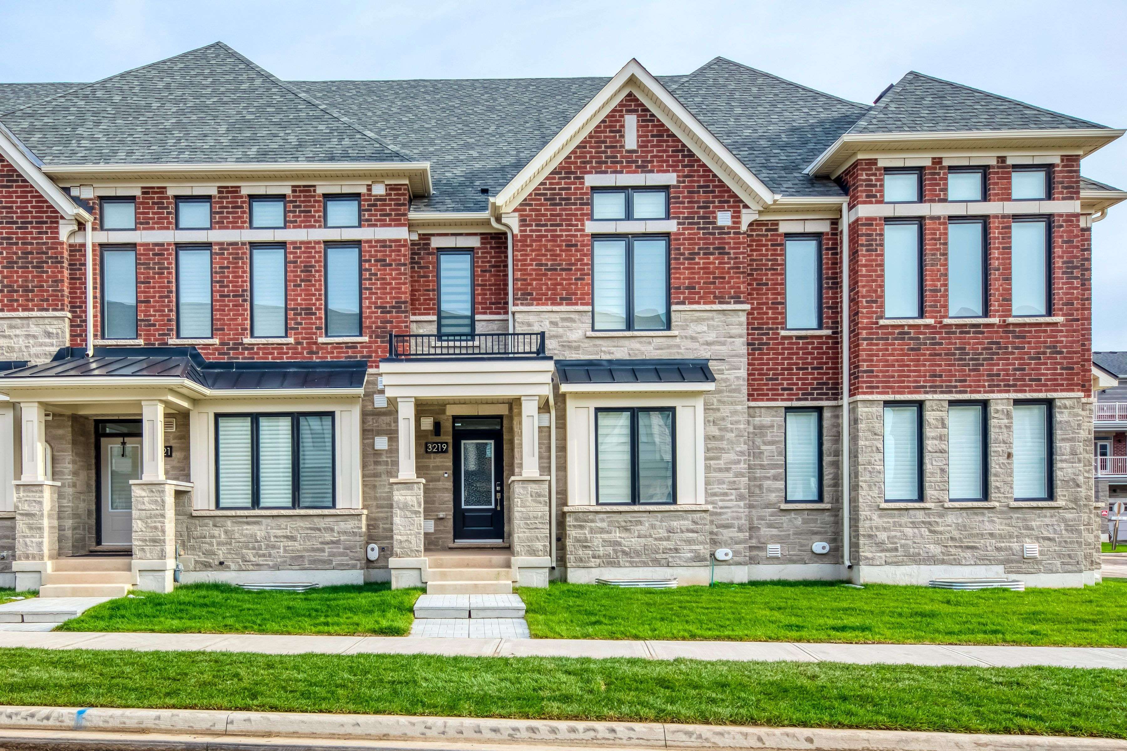 Oakville, ON L6M 5S8,3219 Crystal DR