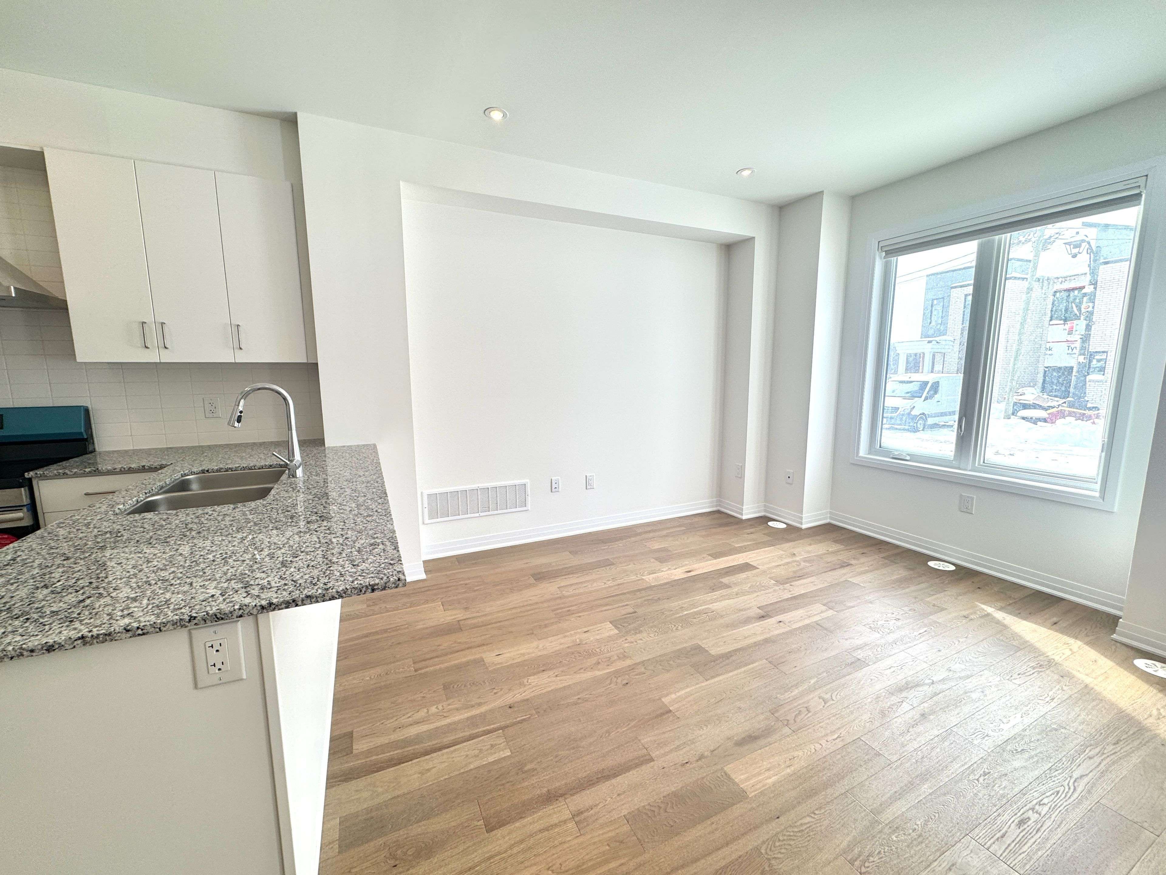 Oakville, ON L6M 5S8,3219 Crystal DR