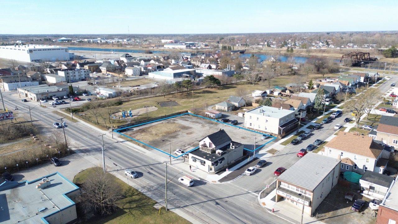 Welland, ON L3B 3L4,619 King ST