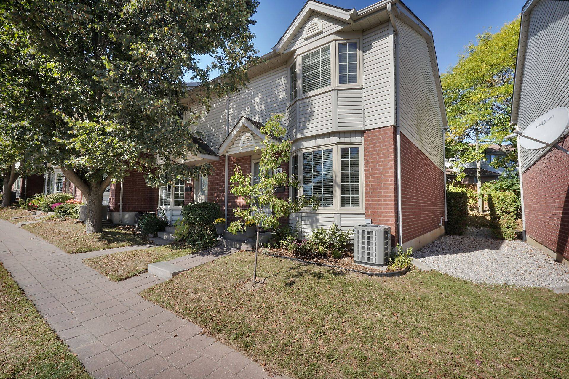 London North, ON N6G 4Z4,70 Chapman CT #25