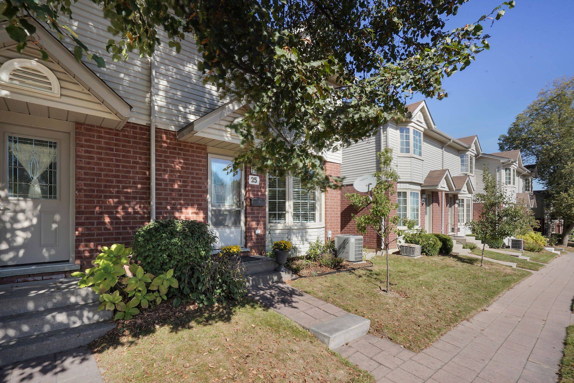 London North, ON N6G 4Z4,70 Chapman CT #25