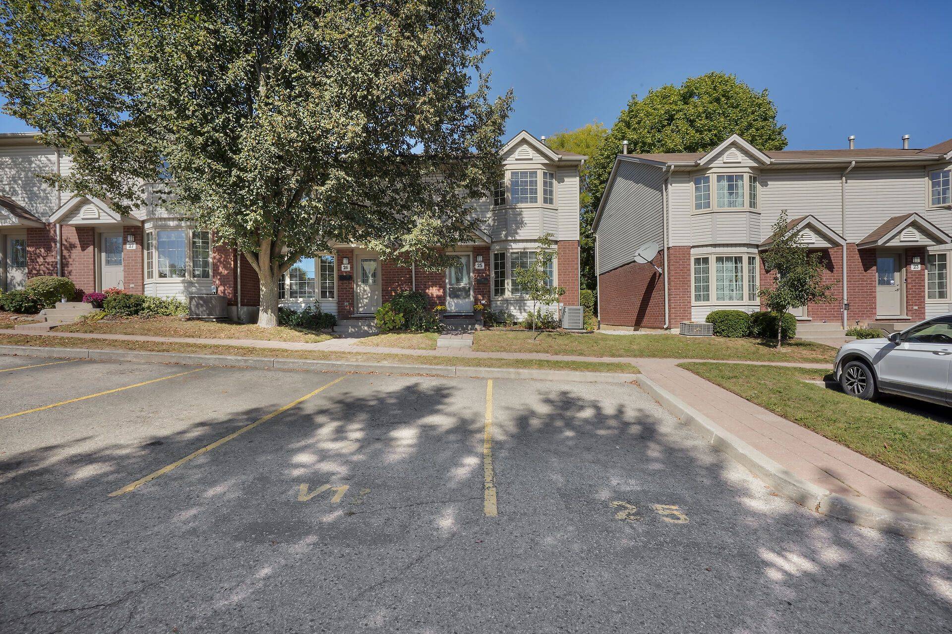 London North, ON N6G 4Z4,70 Chapman CT #25