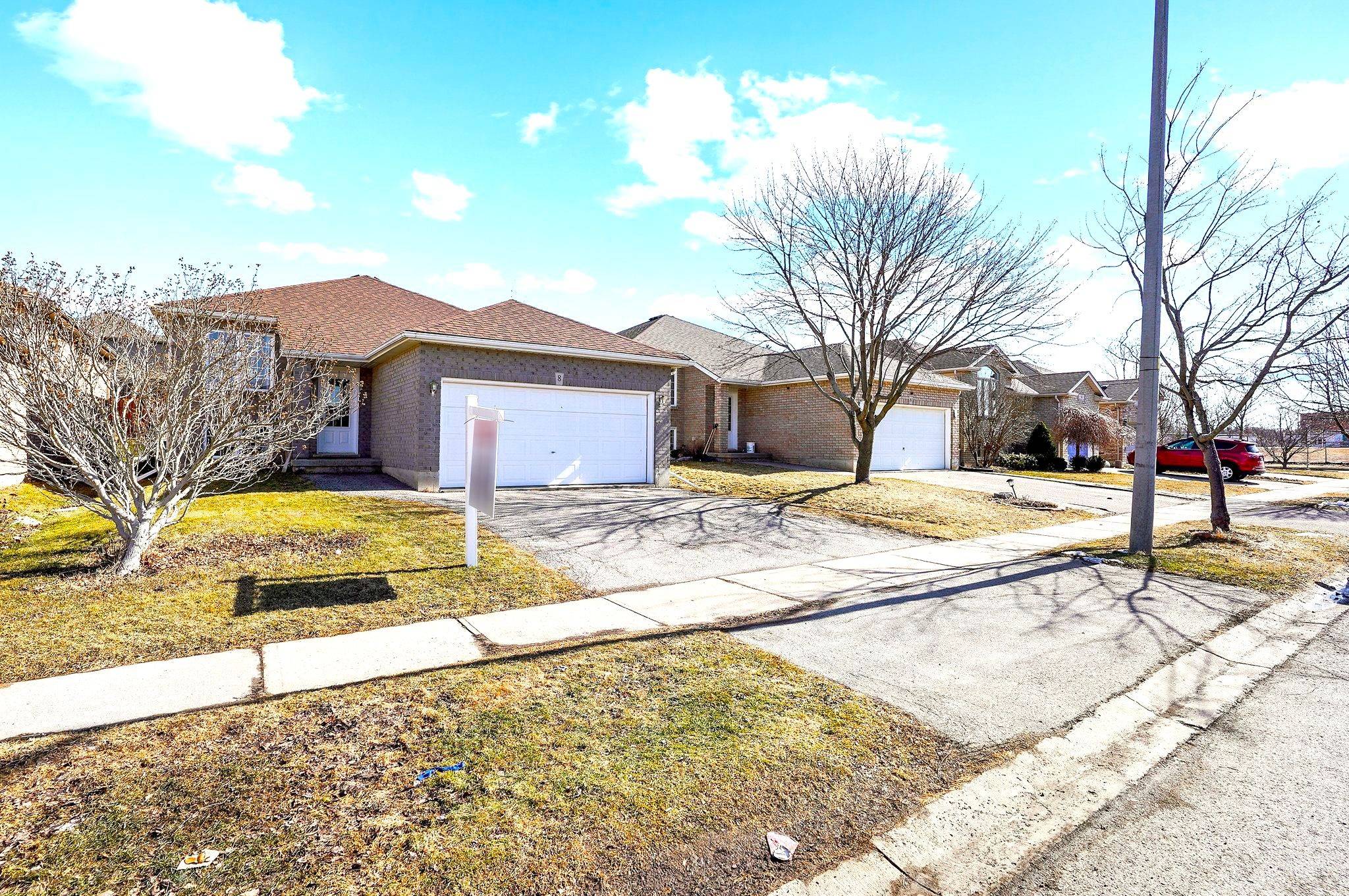 Brantford, ON N3T 6R5,8 Bradley LN