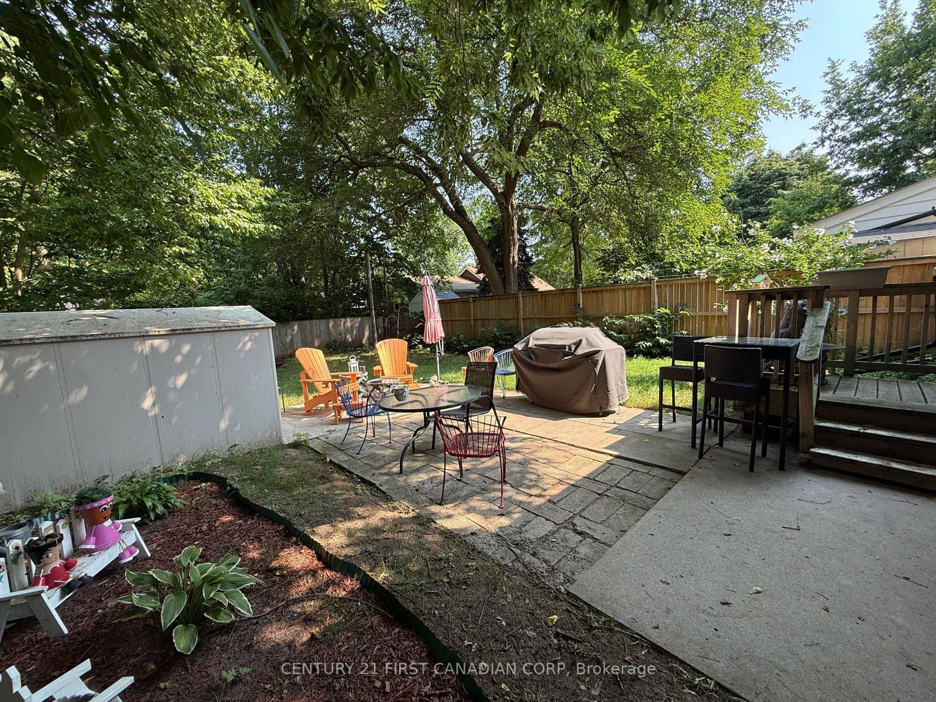 London East, ON N5Y 2Z6,528 Pall Mall St ST