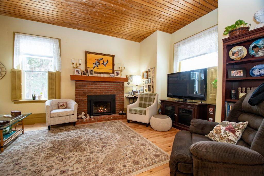 Selwyn, ON K0L 2H0,32 Prospect ST