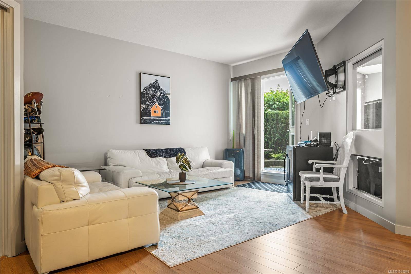 Nanaimo, BC V9R 5H3,99 Chapel St #215