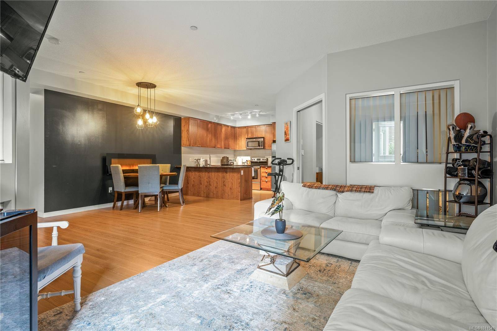 Nanaimo, BC V9R 5H3,99 Chapel St #215