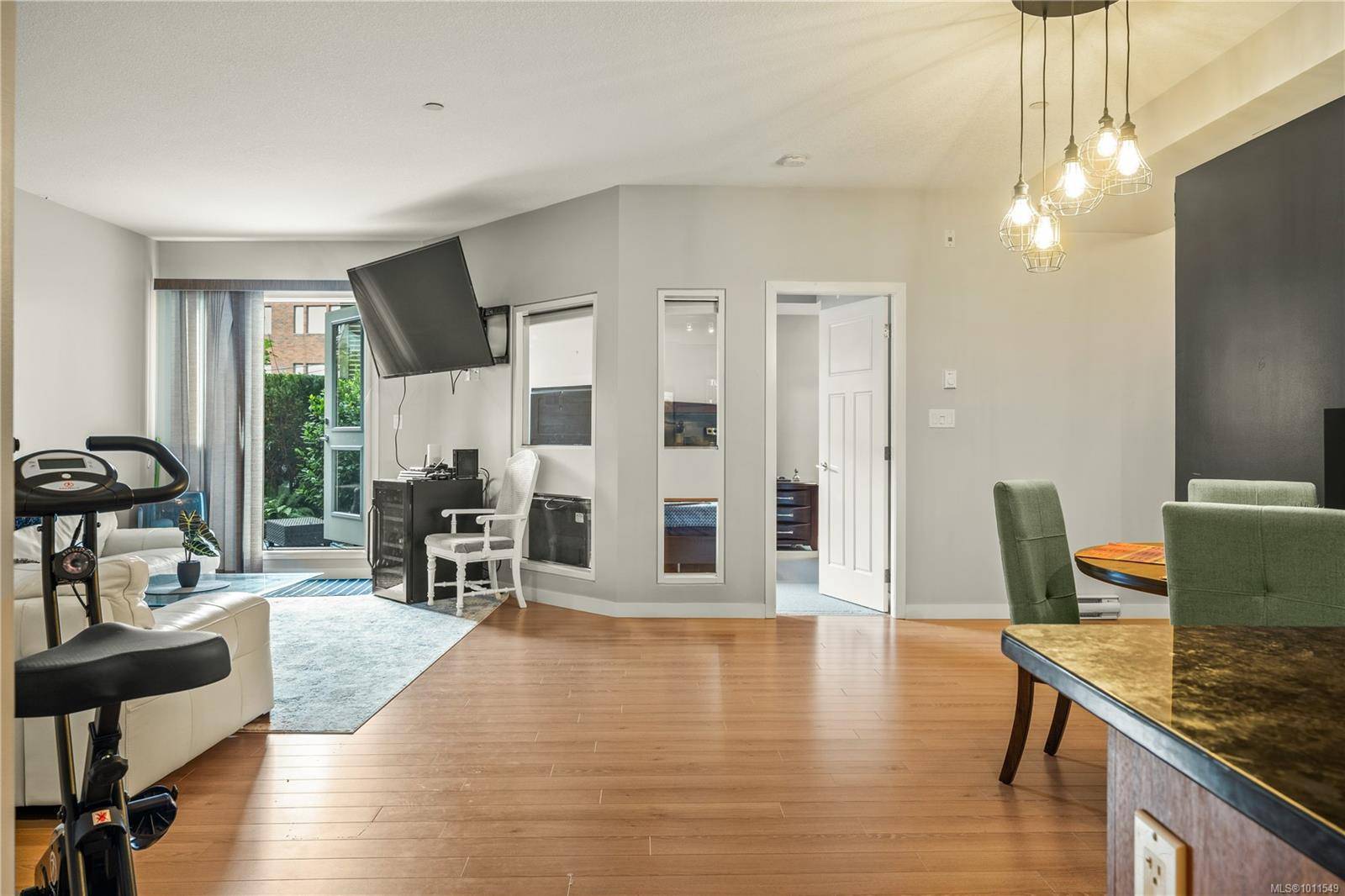 Nanaimo, BC V9R 5H3,99 Chapel St #215