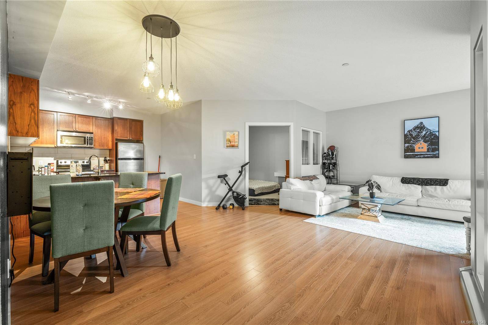 Nanaimo, BC V9R 5H3,99 Chapel St #215