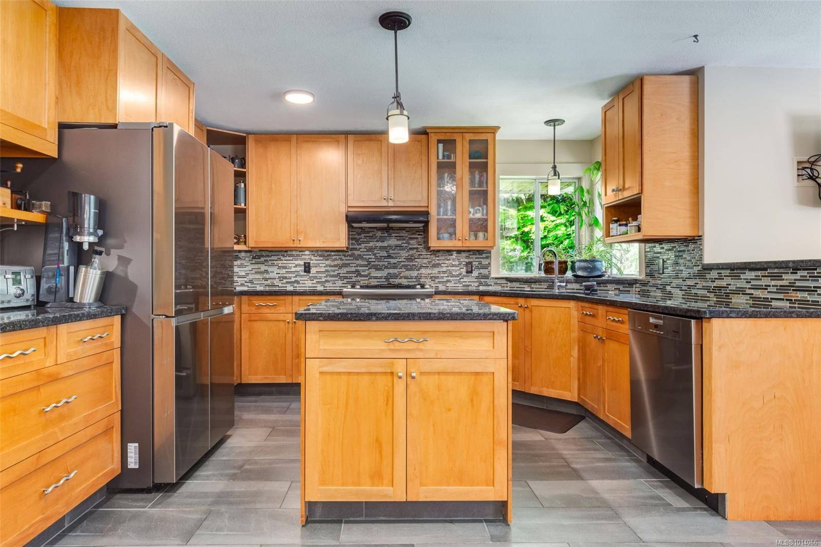 Lantzville, BC V0R 2H0,7220 Royal Dr