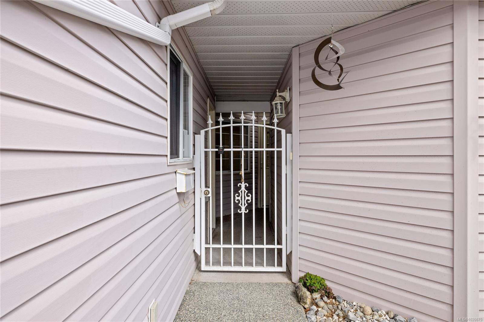 Ladysmith, BC V9G 1B8,100 First Ave #3