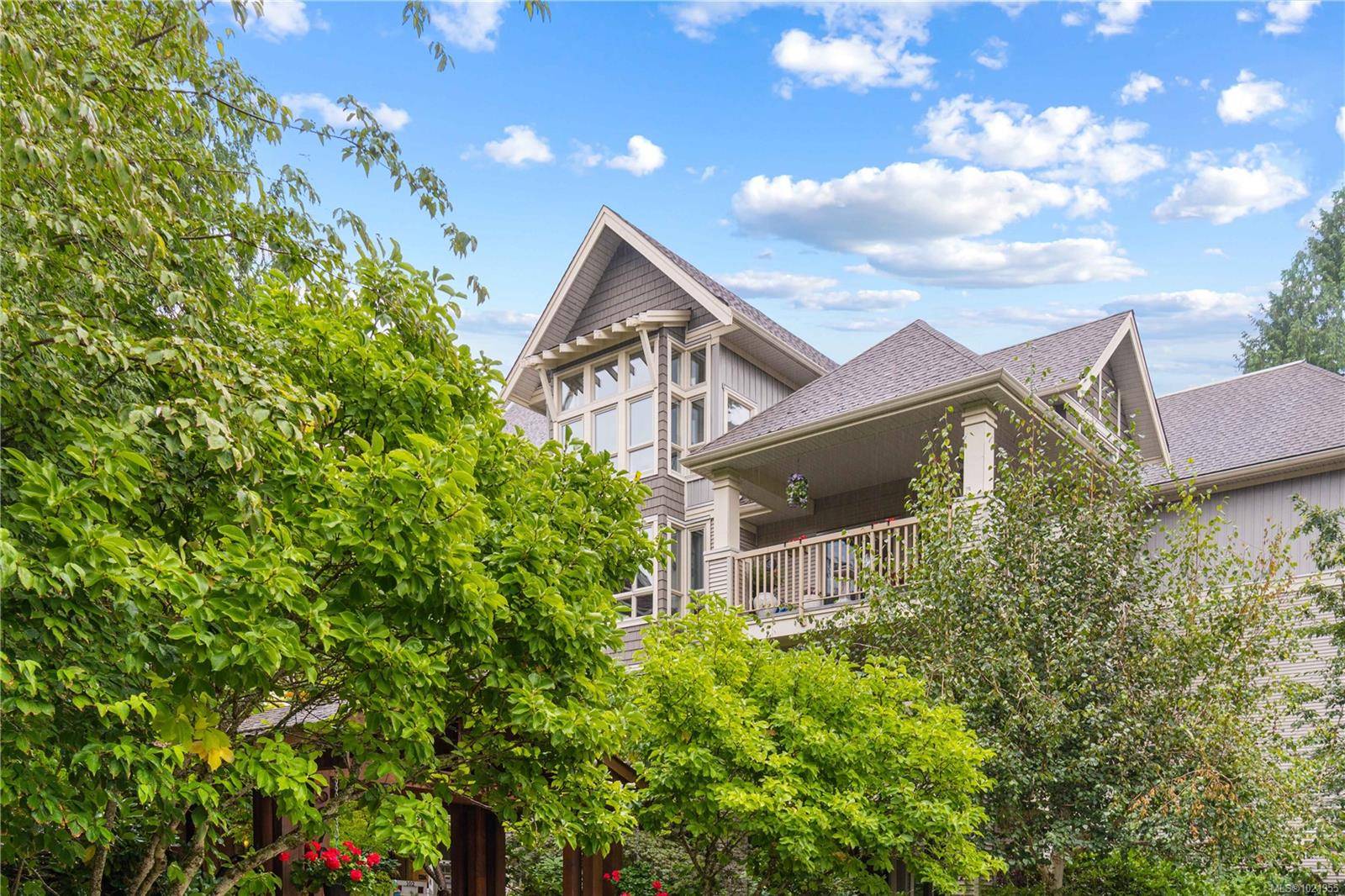 Nanaimo, BC V9T 6K1,5670 Edgewater Lane #202