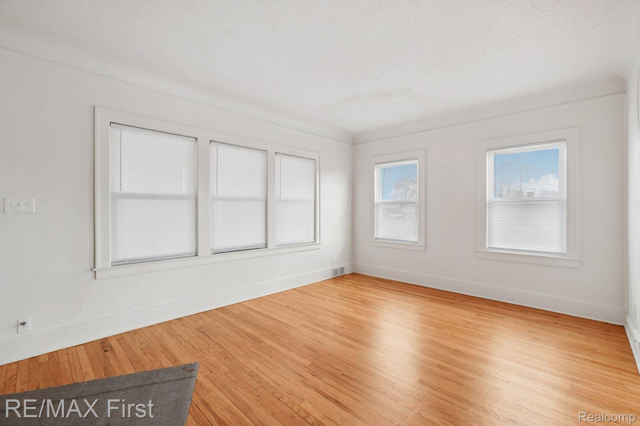 Center Line, MI 48015,7726 Coolidge