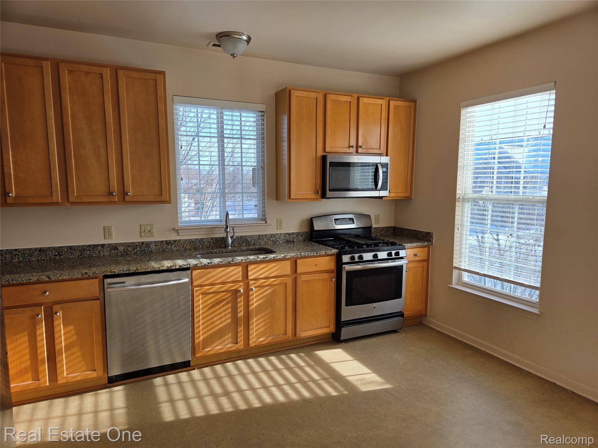 Troy, MI 48085,1079 ALAMEDA BLVD