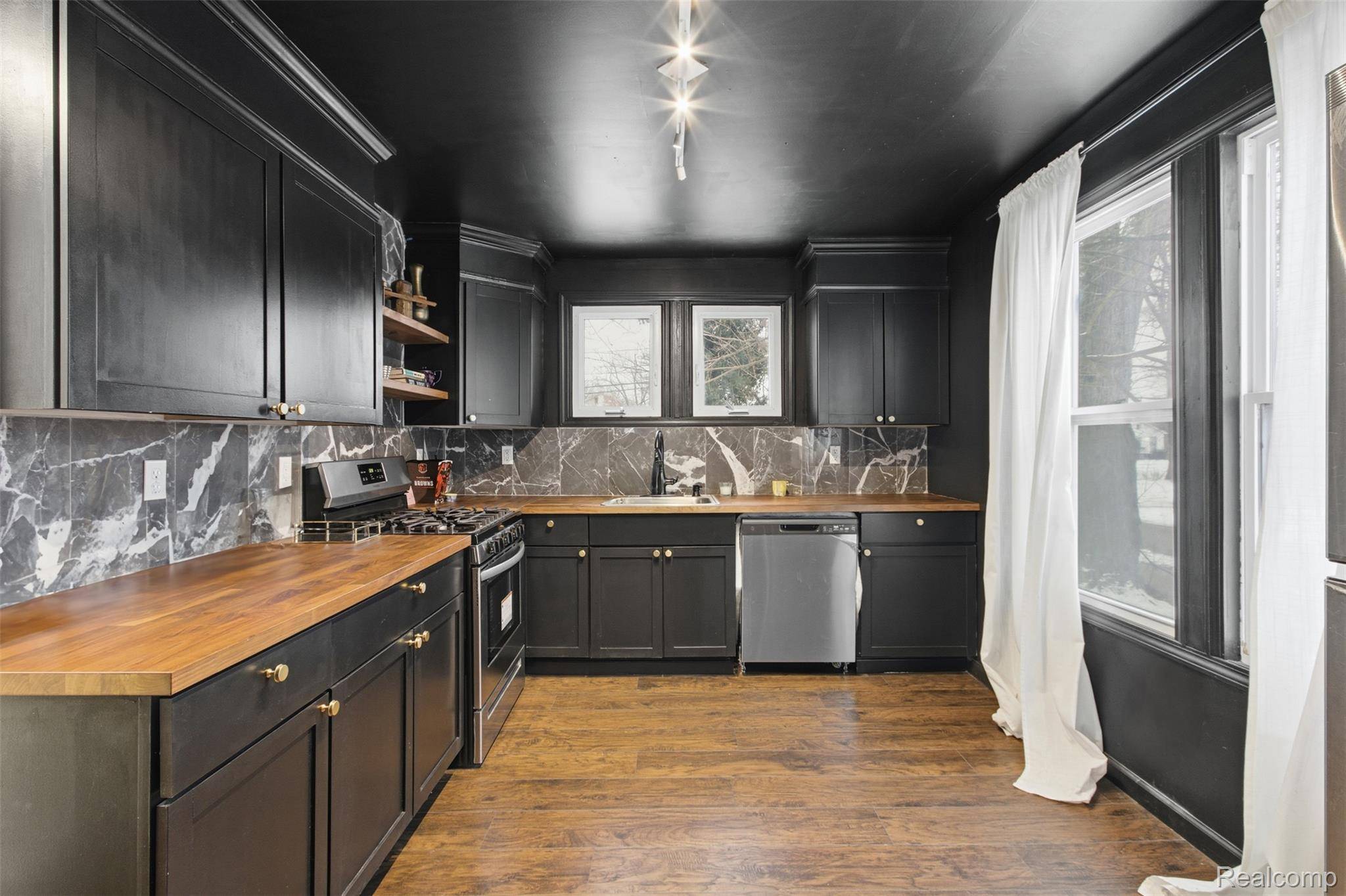 Detroit, MI 48221,16800 Santa Rosa DR