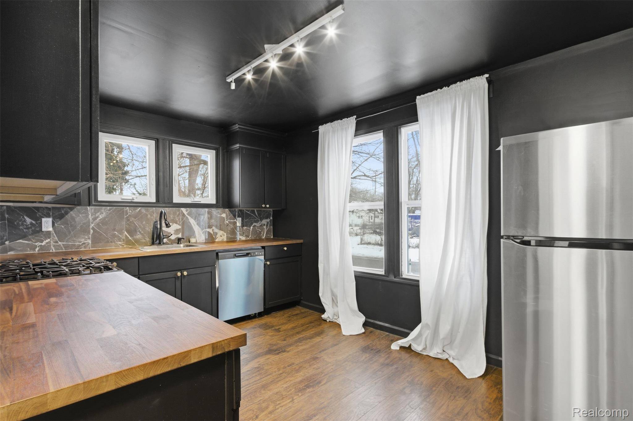 Detroit, MI 48221,16800 Santa Rosa DR