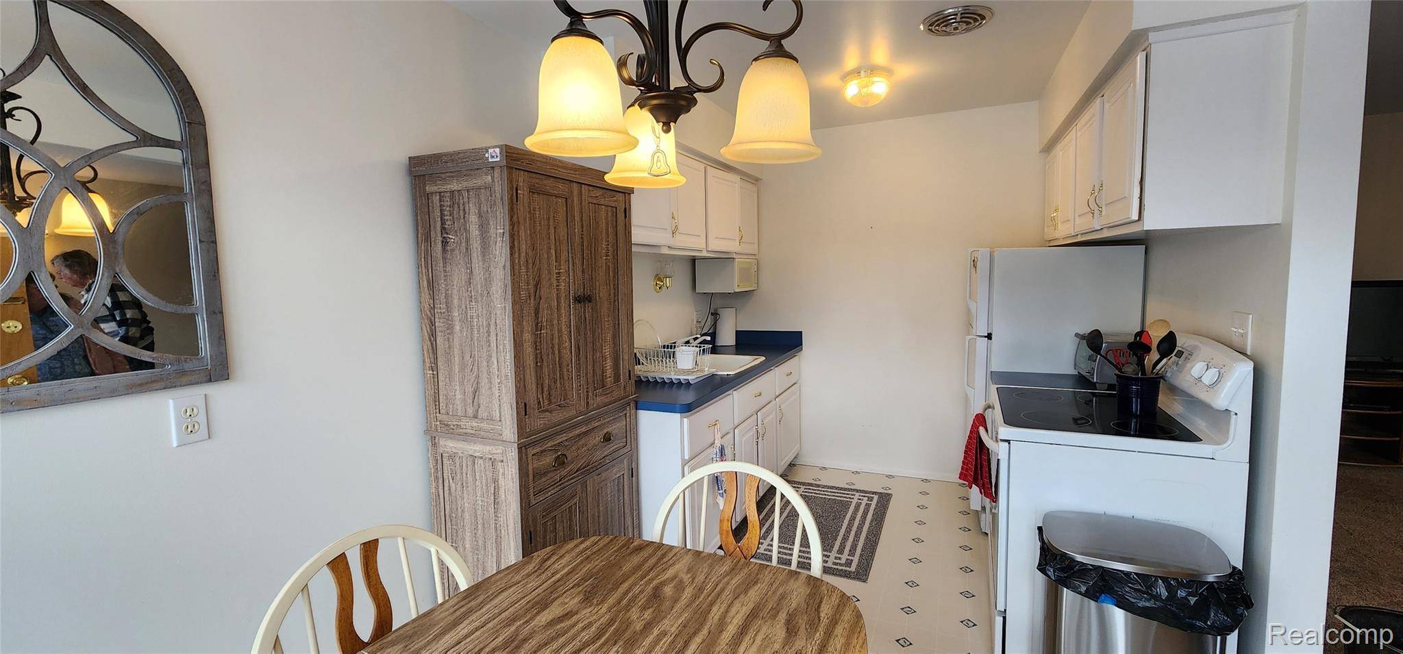 Livonia, MI 48154,32687 5 Mile RD