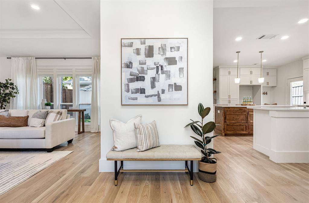 Dallas, TX 75214,6402 Lakewood Boulevard