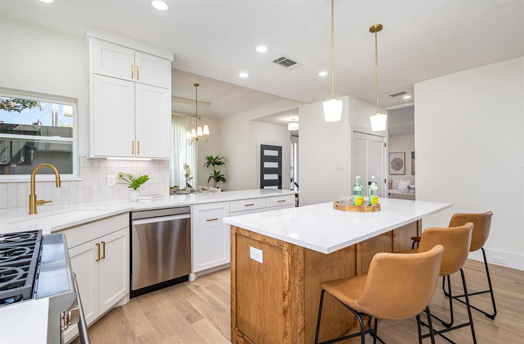 Dallas, TX 75214,6402 Lakewood Boulevard