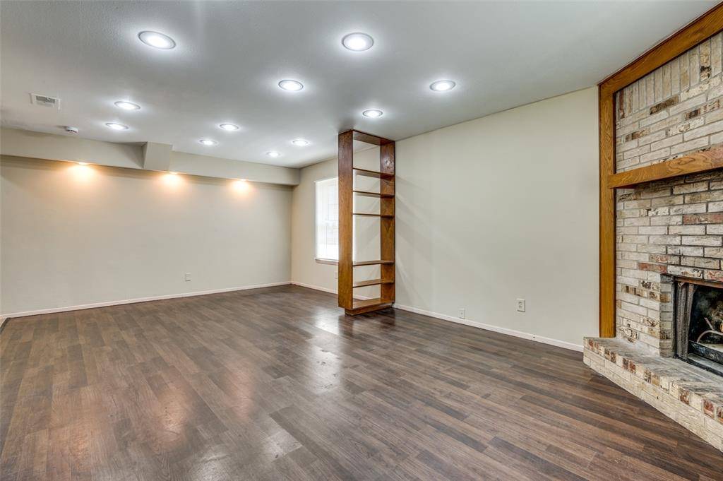 Irving, TX 75060,110 Crandall Road #112-Right Side