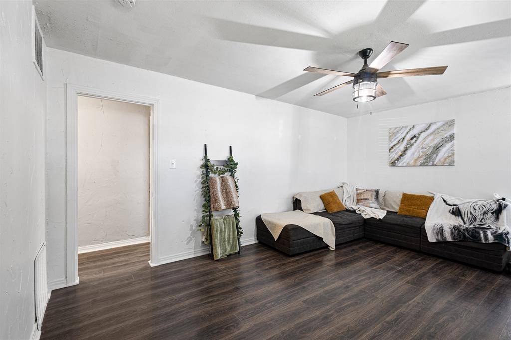 Decatur, TX 76234,604 E Collins Street