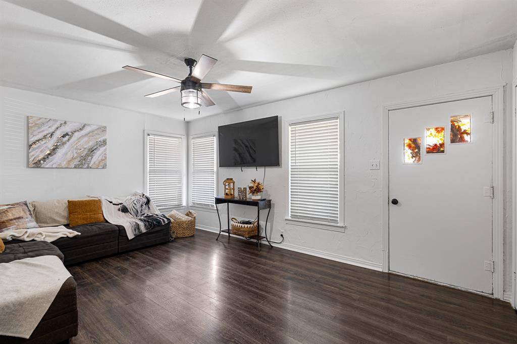 Decatur, TX 76234,604 E Collins Street