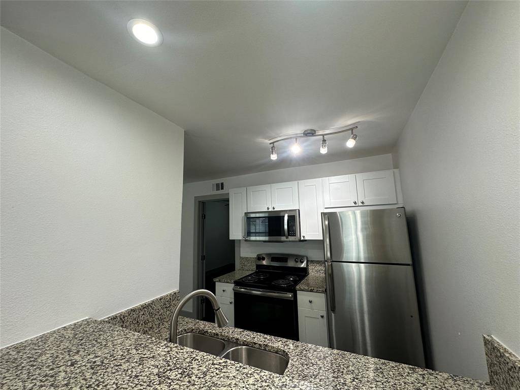 Dallas, TX 75219,4633 Fairmount Street #207