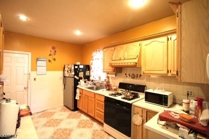 Kearny Town, NJ 07032,317 Davis Ave