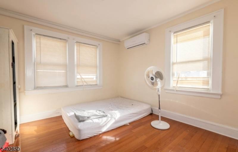 Irvington Twp., NJ 07111,20 Mount Vernon Ave