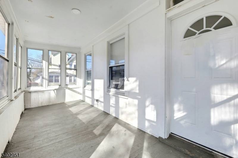 Waldwick Boro, NJ 07463,63 Wyckoff Ave