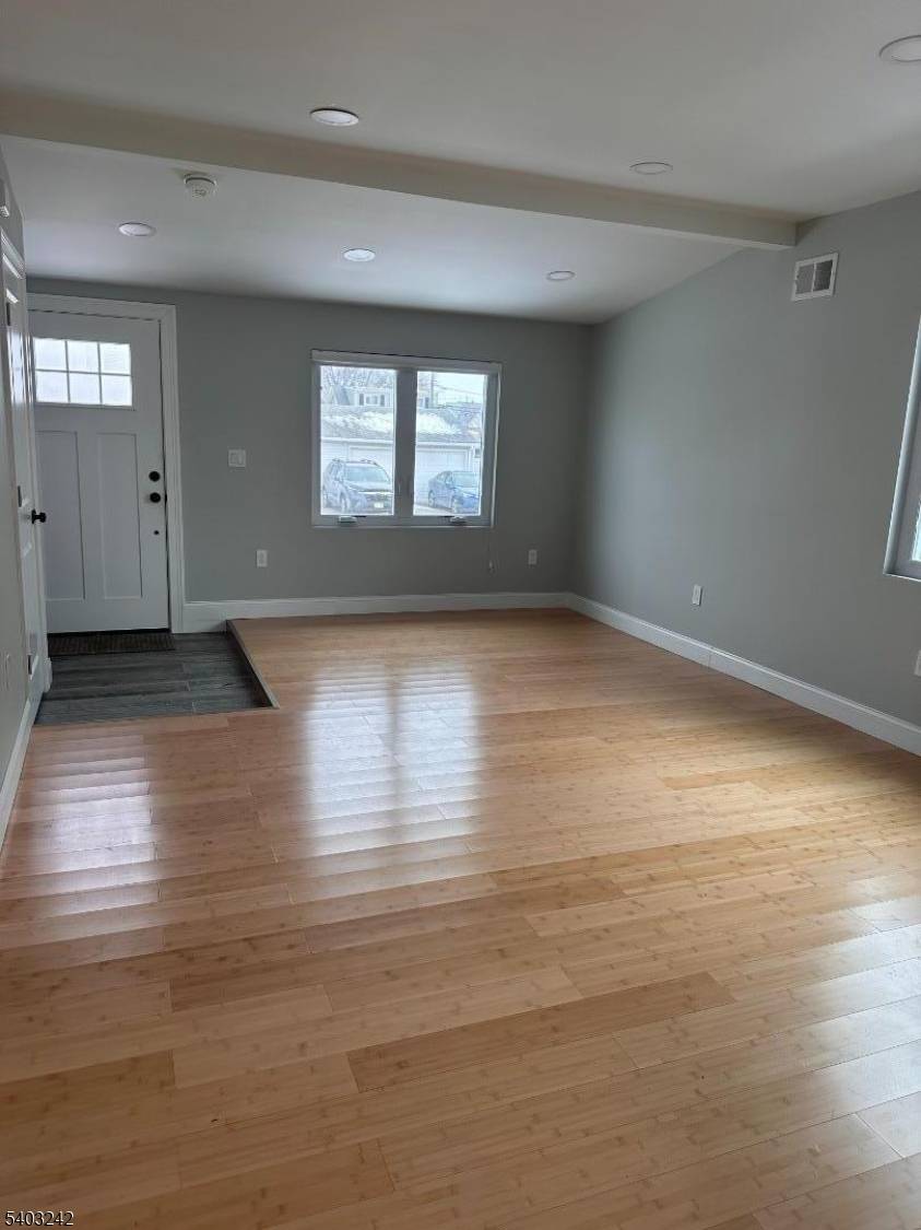 Elmwood Park Boro, NJ 07407,86 Orange Ave