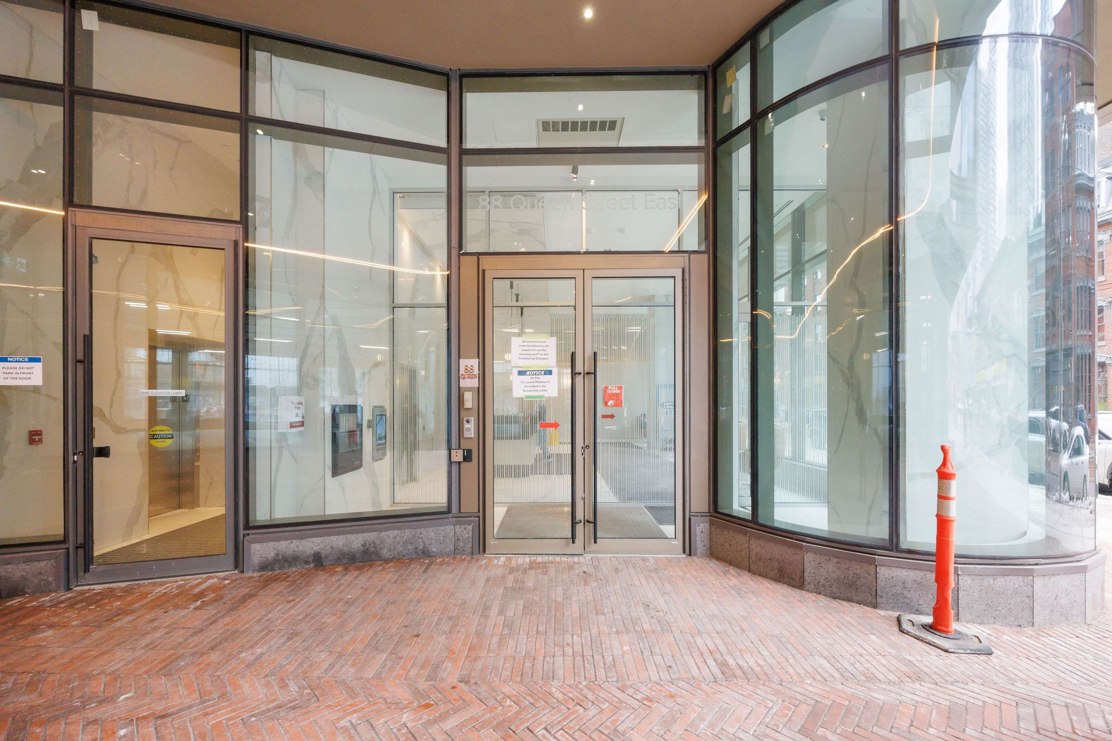 Toronto C08, ON M5C 0B6,88 queen ST