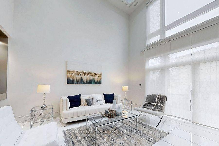 Toronto C04, ON M5M 3K5,301 Jedburgh RD