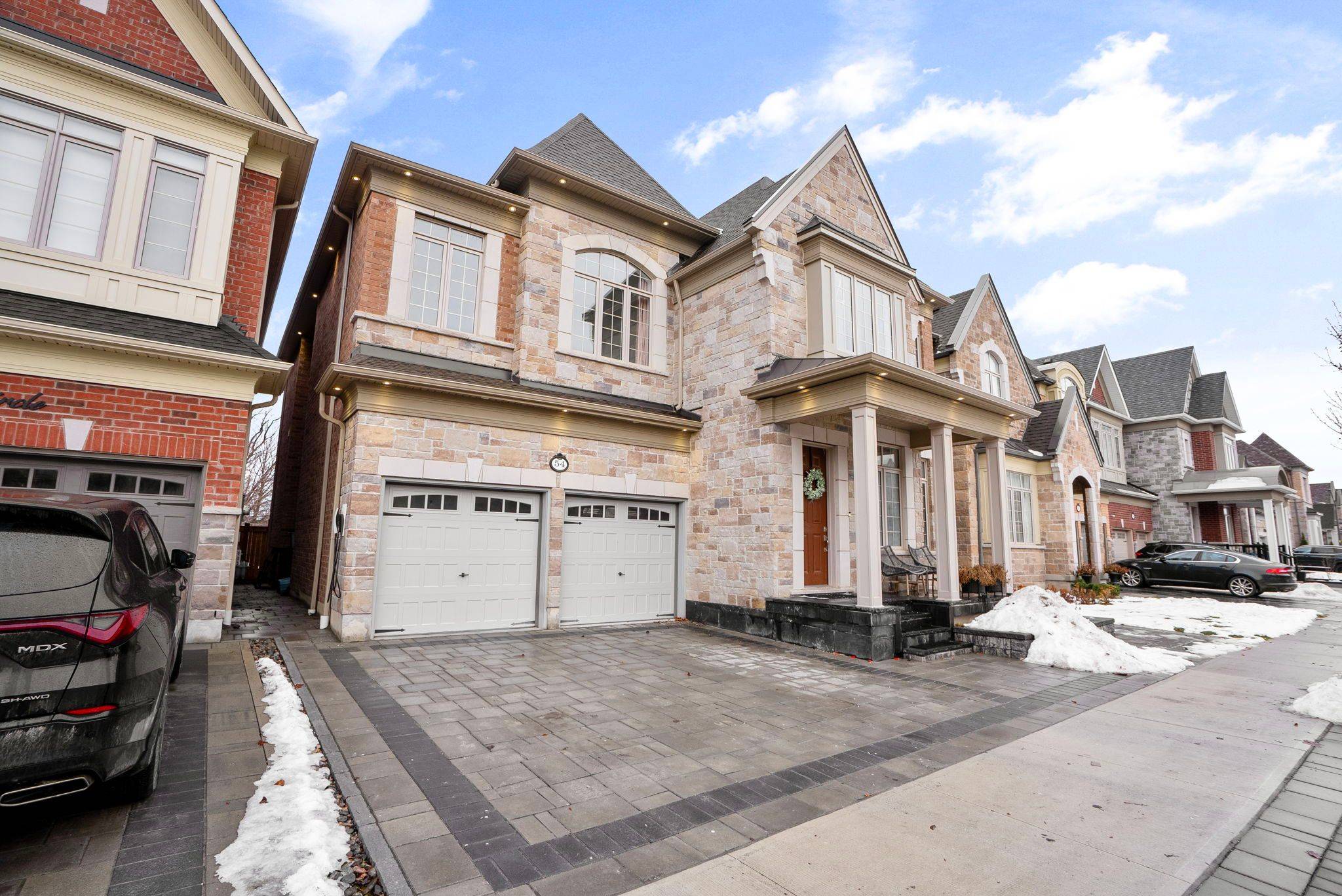 Whitby, ON L1P 0E2,54 Blenheim CIR