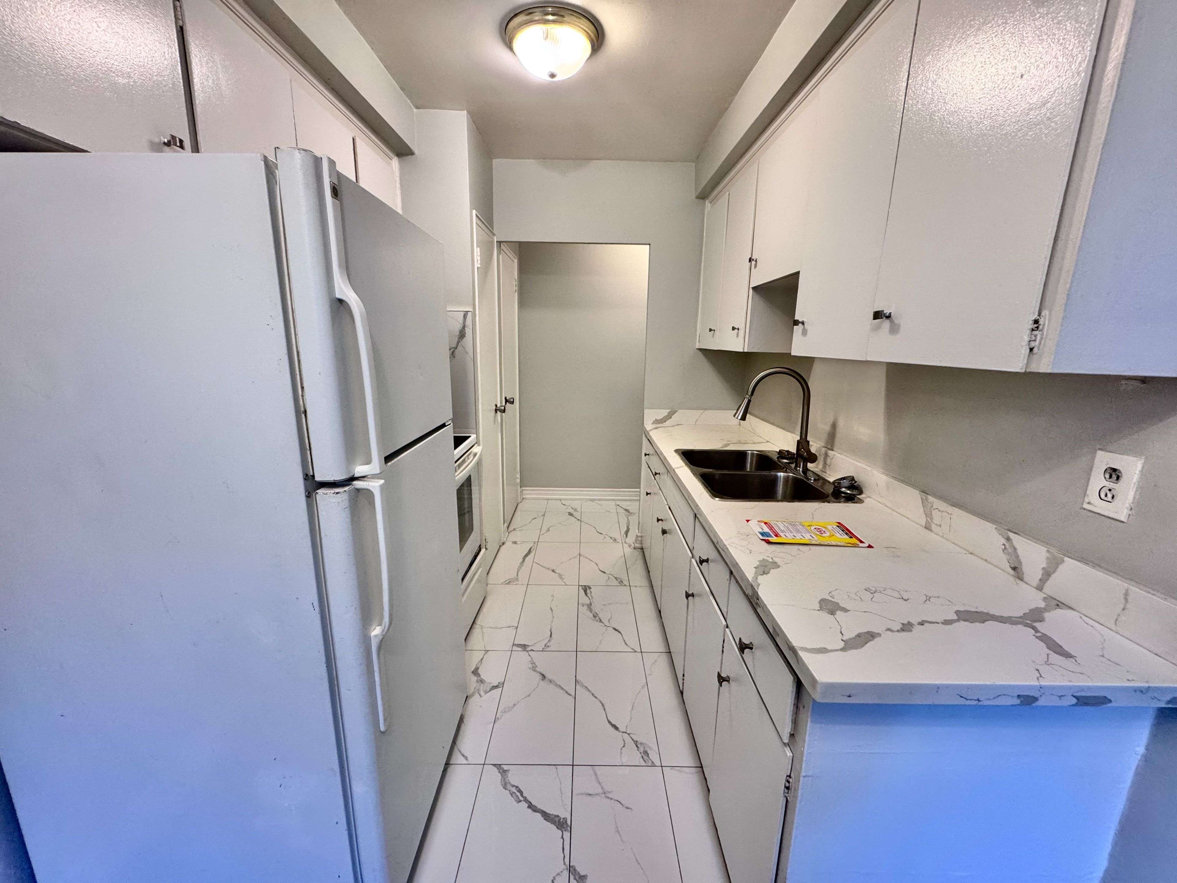 Oshawa, ON L1J 1Z1,4-323 Gibb ST