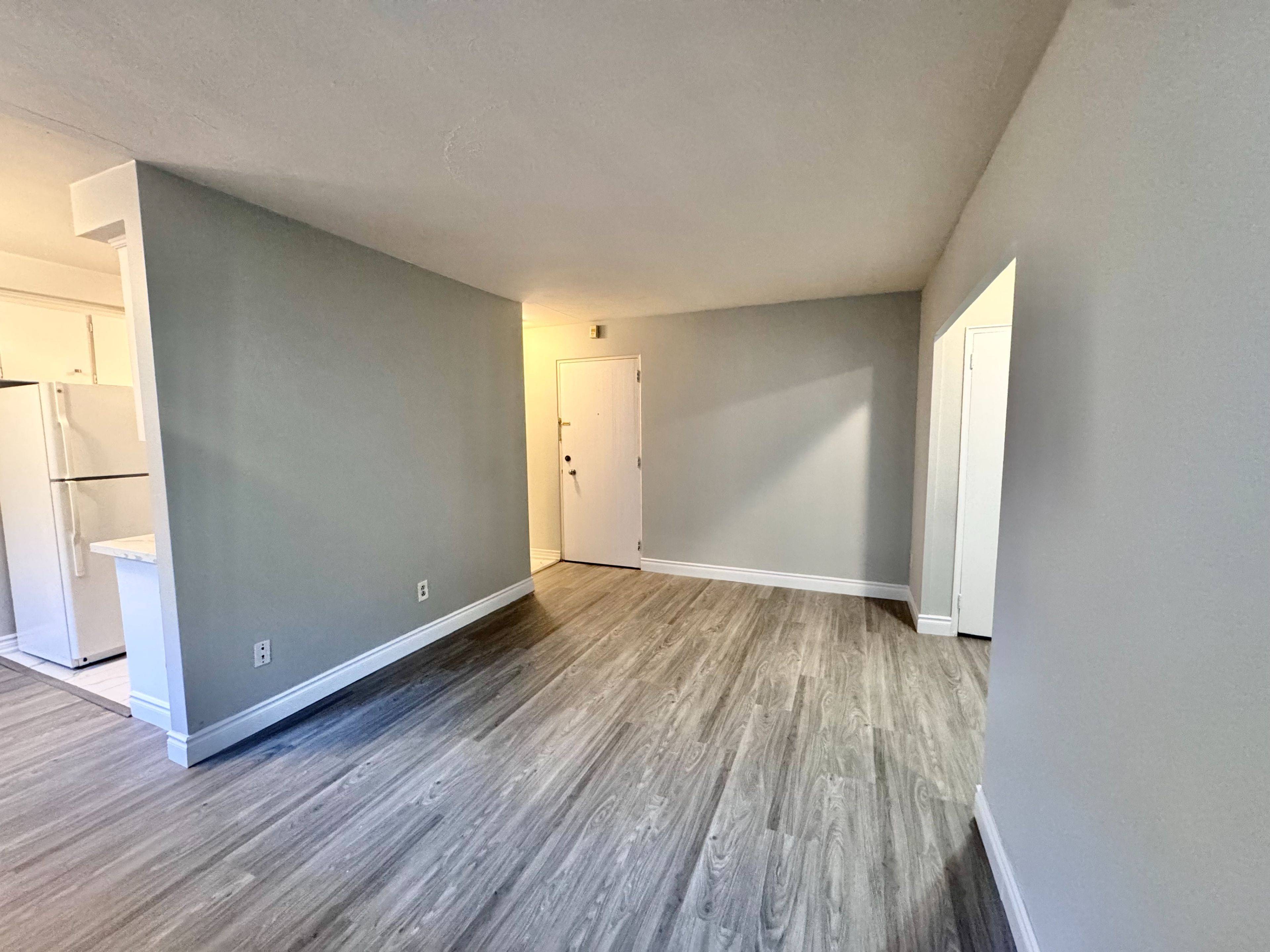 Oshawa, ON L1J 1Z1,4-323 Gibb ST