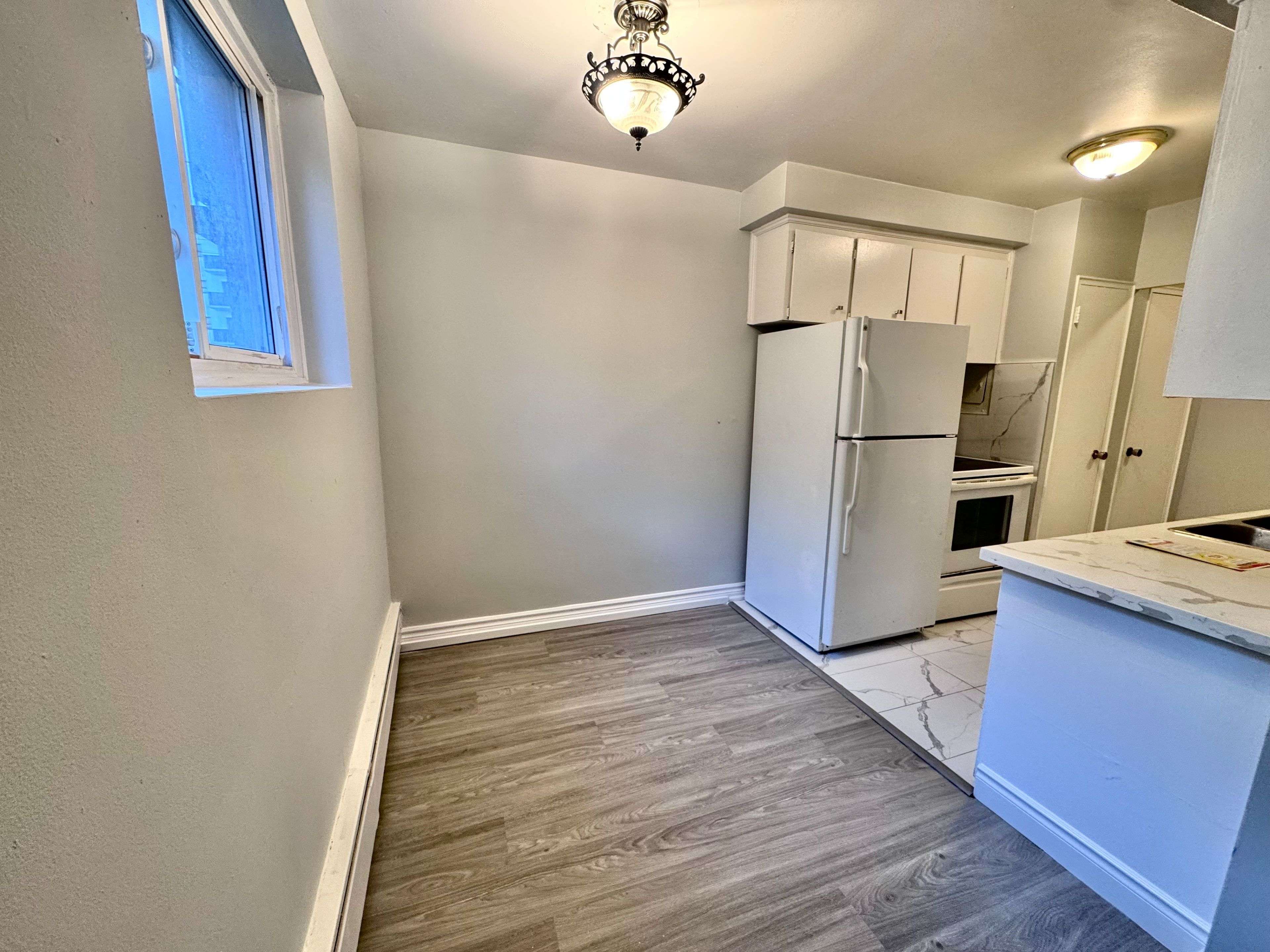 Oshawa, ON L1J 1Z1,4-323 Gibb ST