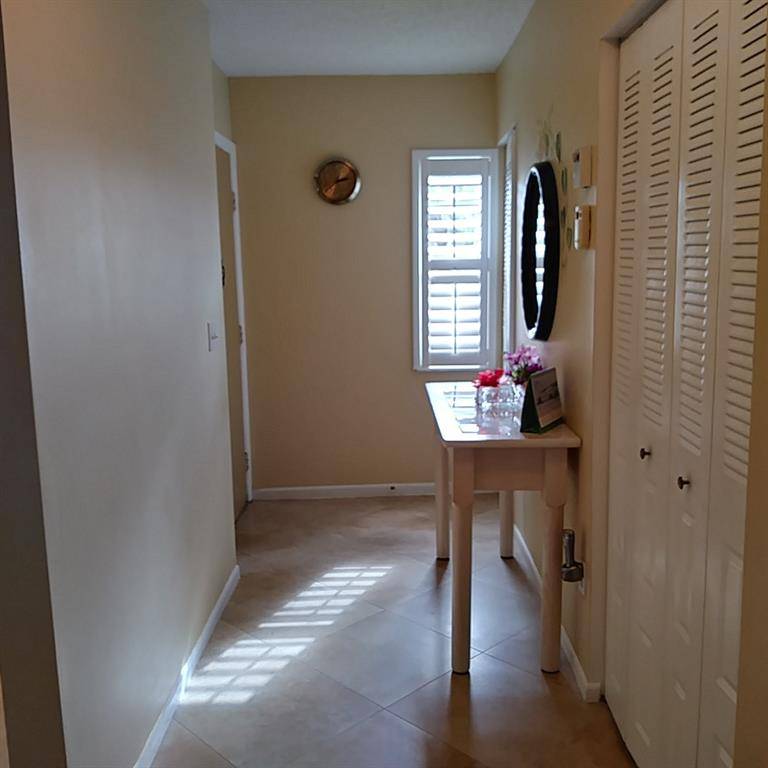 Boca Raton, FL 33433,8045 Eastlake Dr #1-G