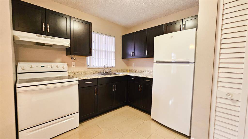 Margate, FL 33063,416 Lakeside Dr #129