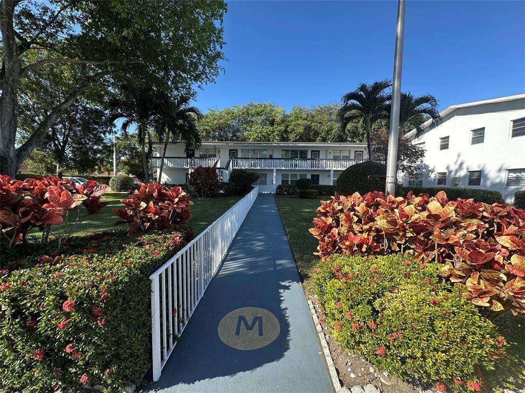 Deerfield Beach, FL 33442,211 Ventnor M #211
