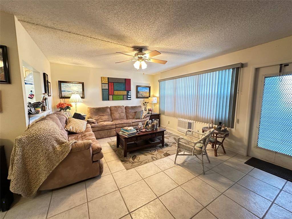 Deerfield Beach, FL 33442,211 Ventnor M #211
