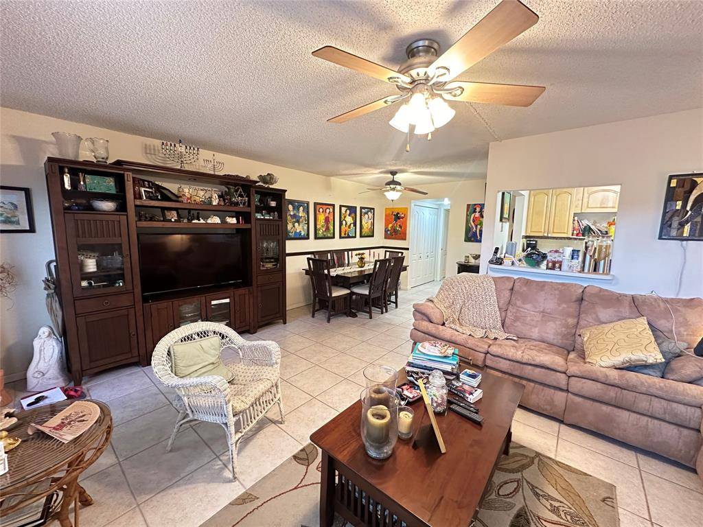 Deerfield Beach, FL 33442,211 Ventnor M #211