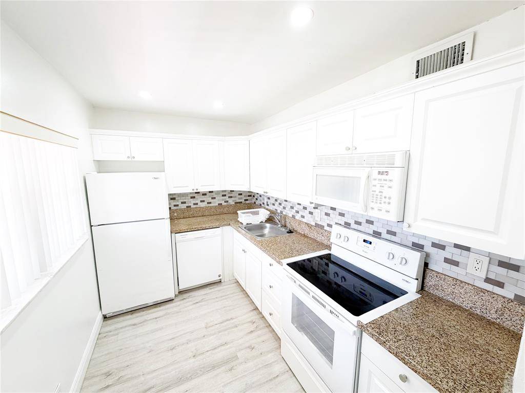 Coral Springs, FL 33065,2710 Riverside Dr #201