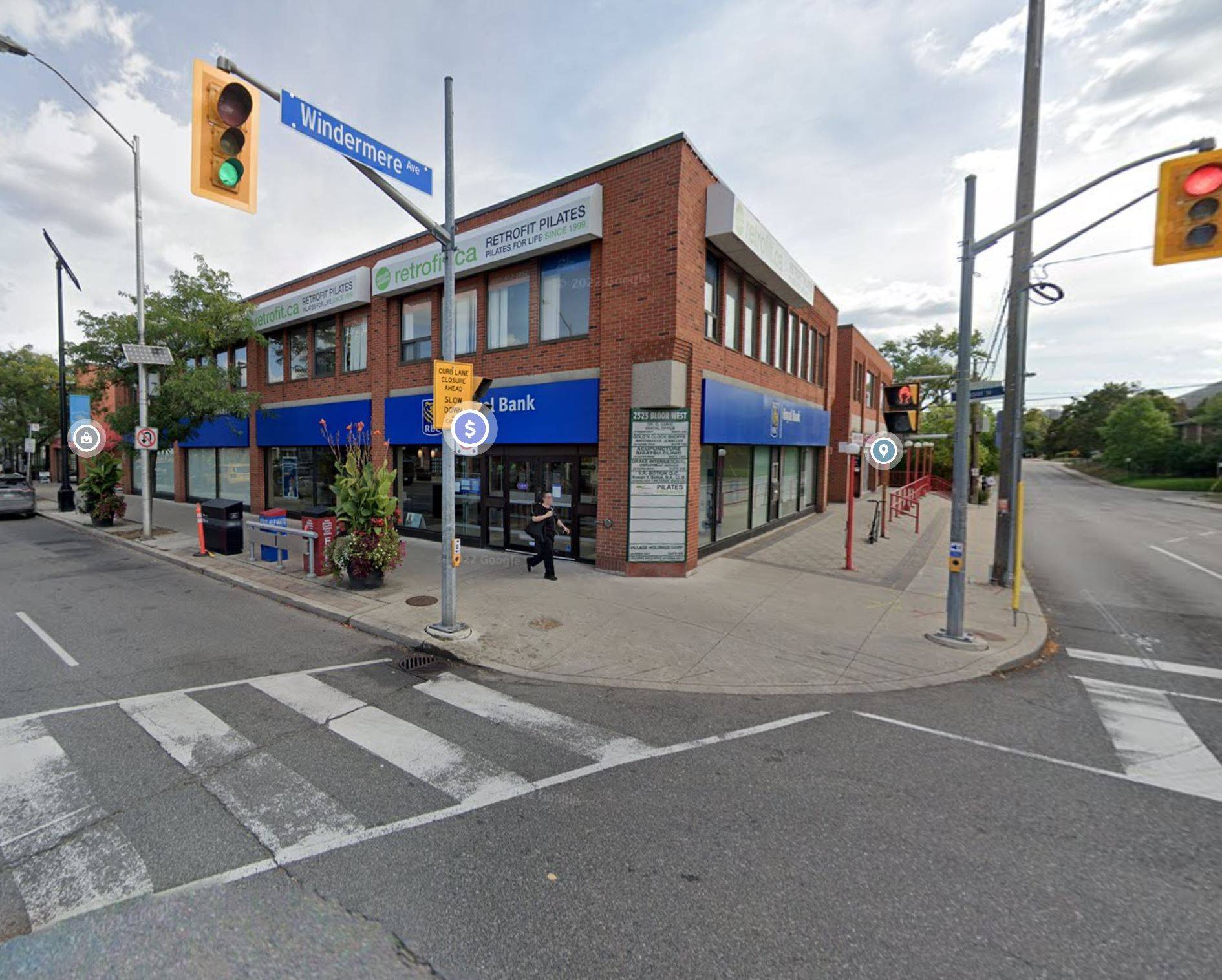 Toronto W01, ON M6S 4W1,2323 Bloor ST W #8