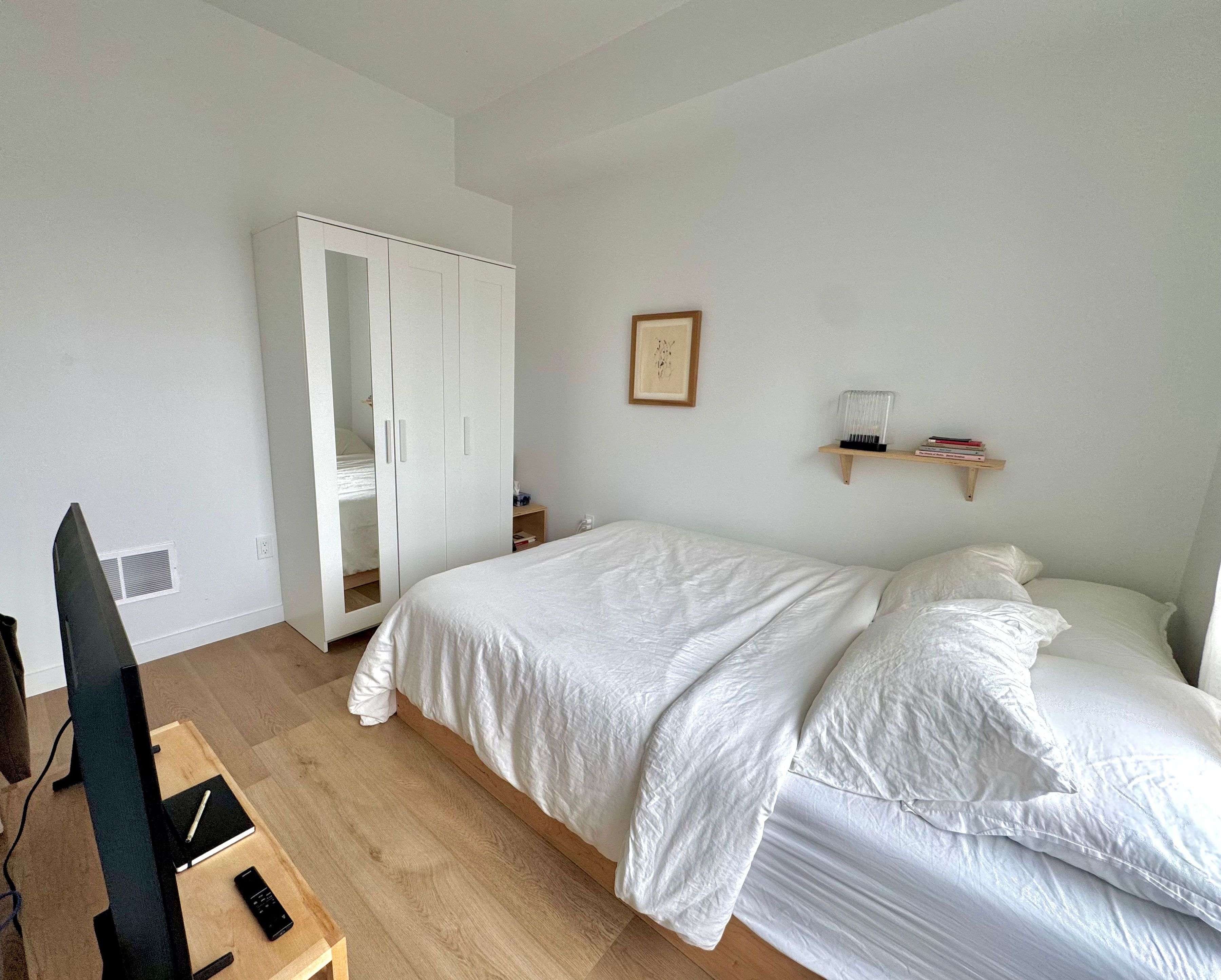 Toronto W02, ON M6H 4B5,1103 Dufferin ST #8