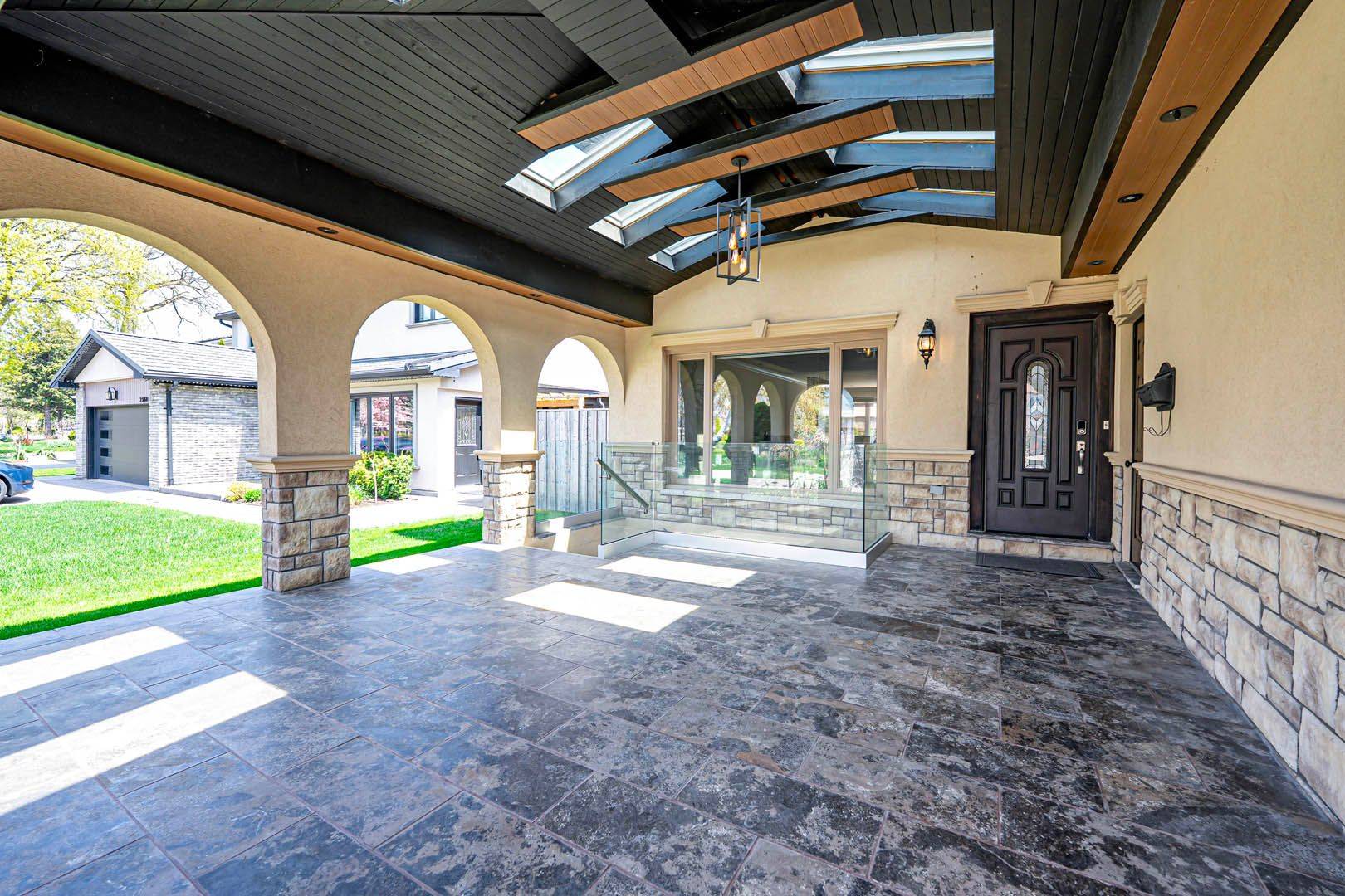 Mississauga, ON L5B 2E8,2344 Kenbarb RD