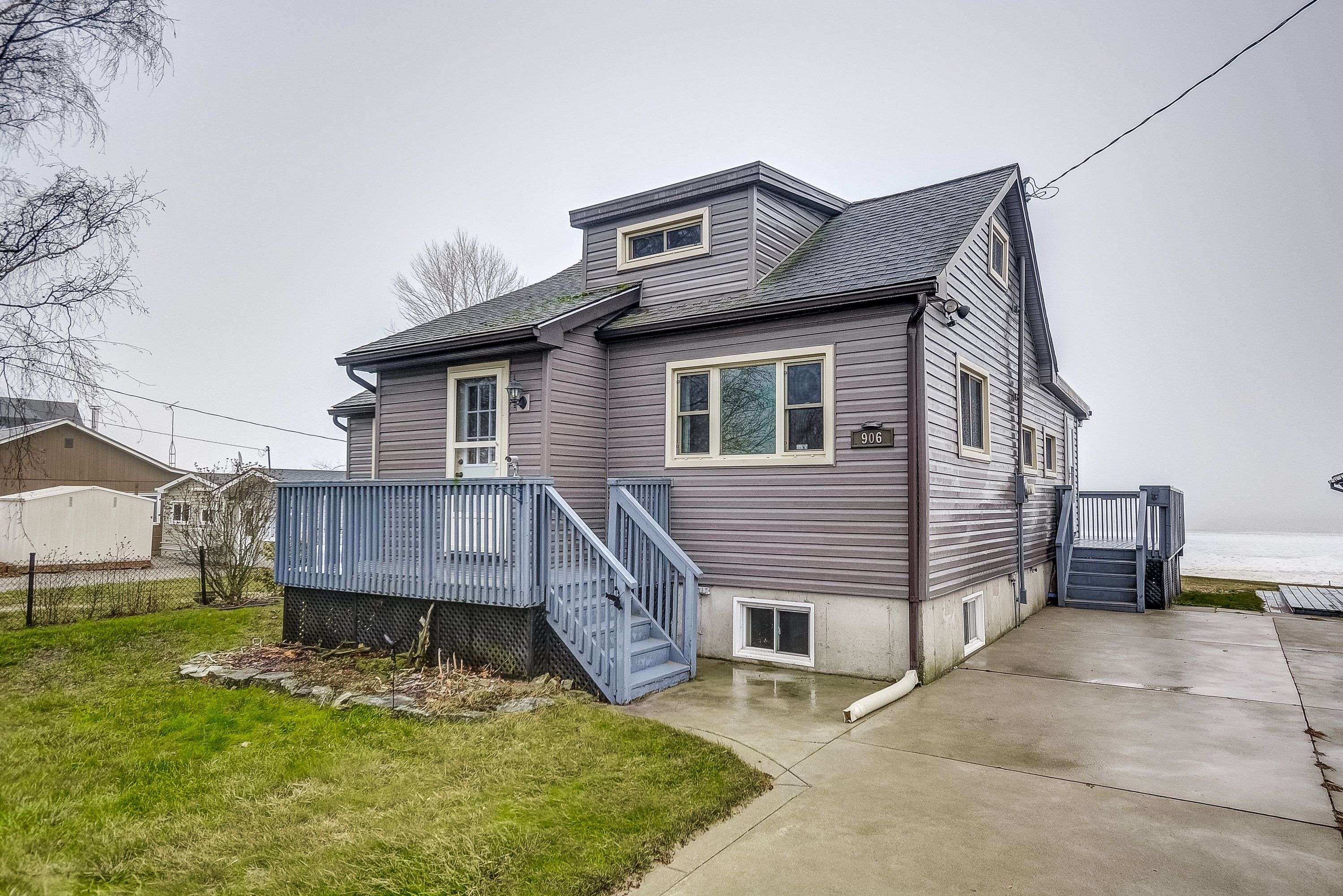 Haldimand, ON N0A 1P0,906 Lakeshore RD