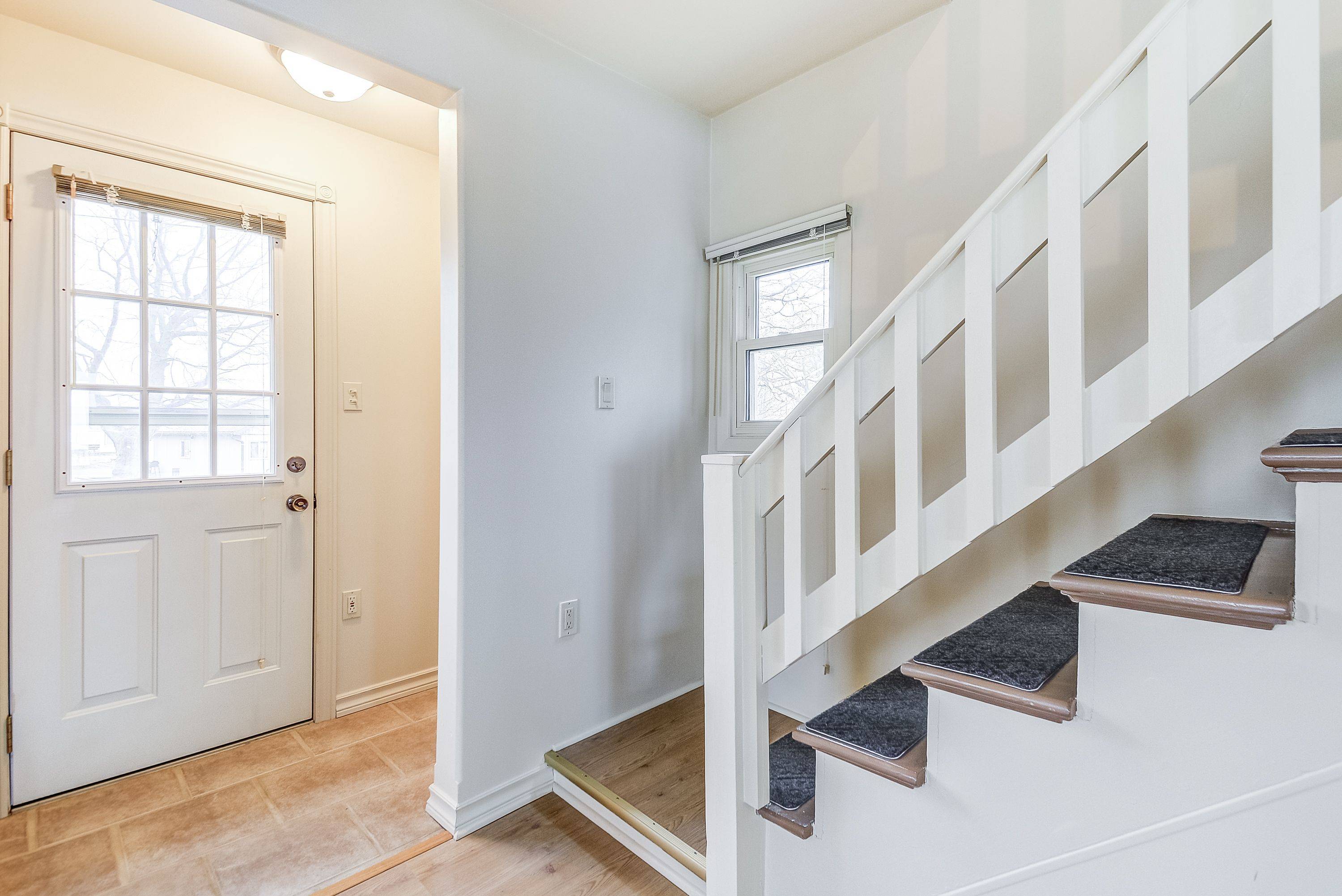 Haldimand, ON N0A 1P0,906 Lakeshore RD